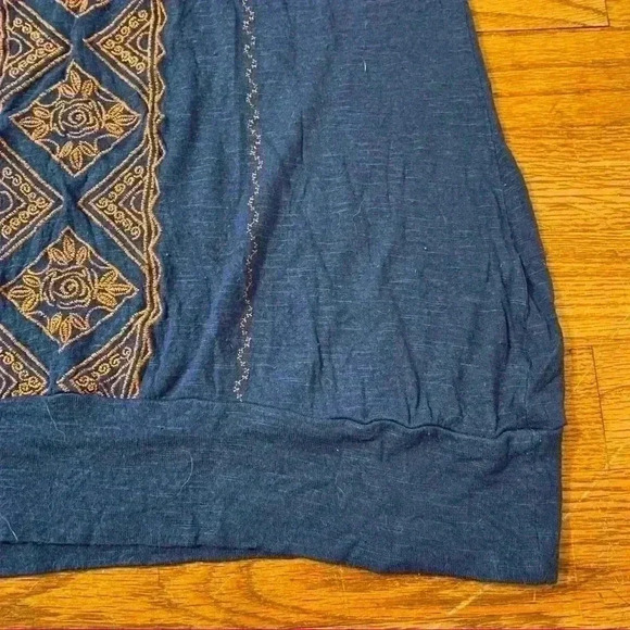 Embroidered halter top - Picture 2 of 11